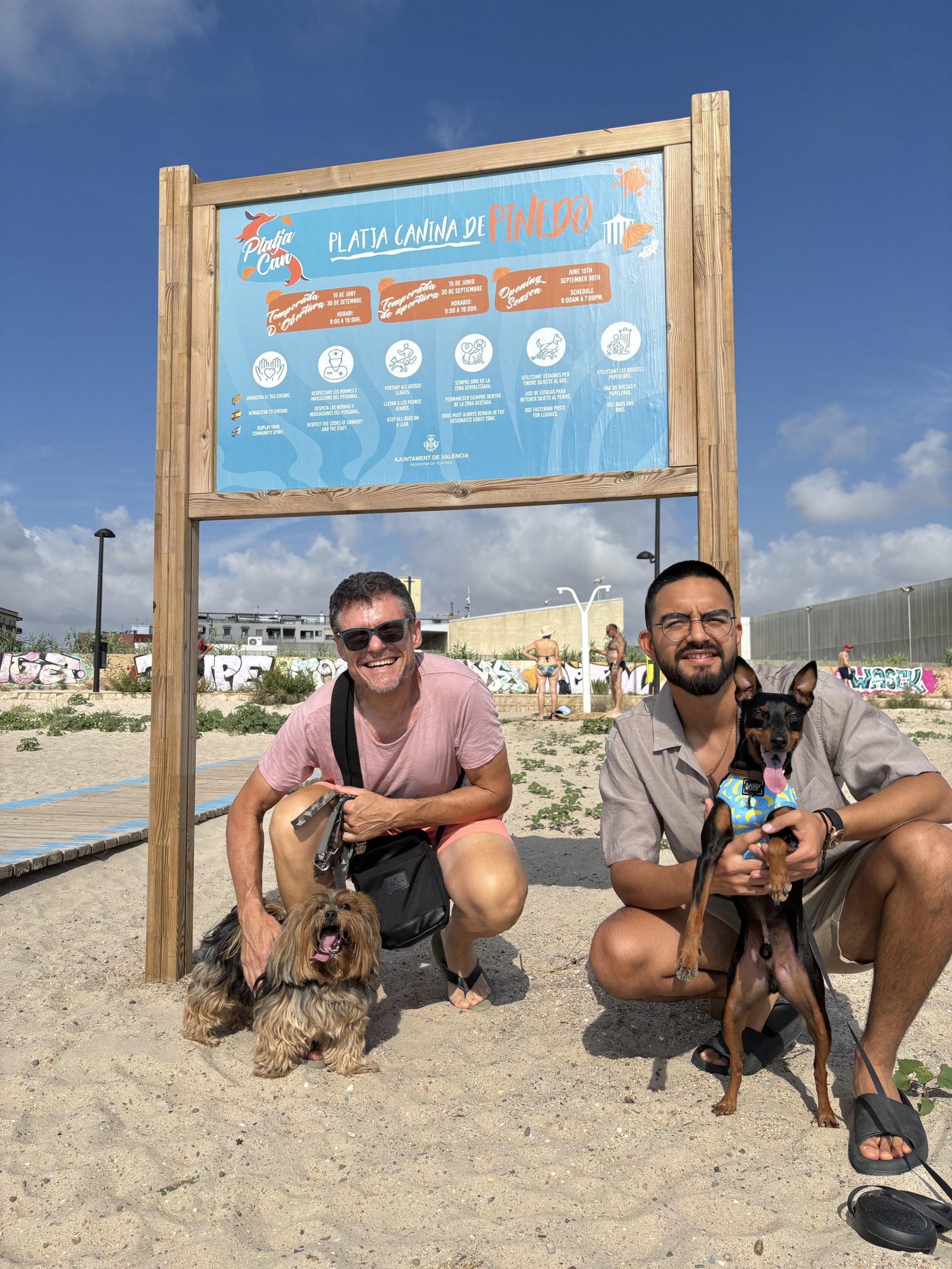 Guía de playas para perros en España con Arnold